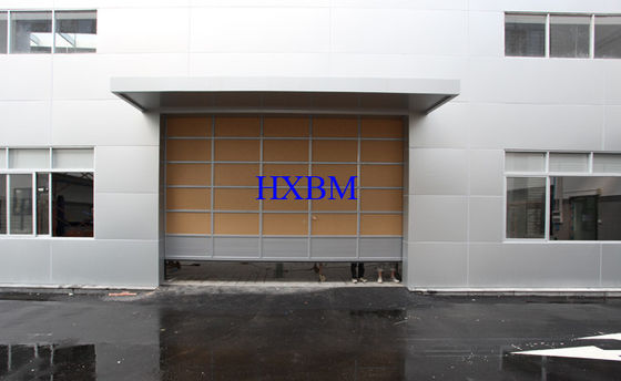 木製色アルミニウムはEPDMのガスケットのアルミニウム ガレージのドア400mmの幅にパネルをはめる